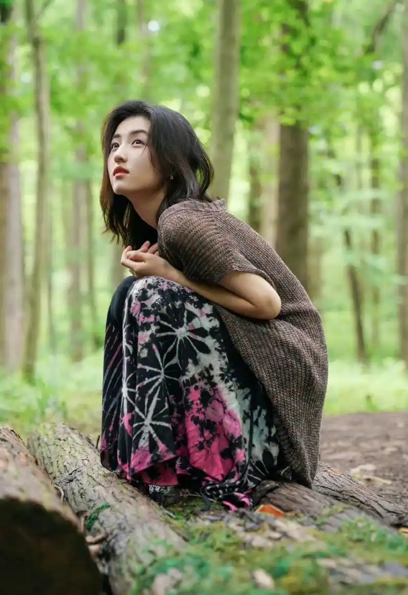 浅学张子枫森系穿搭,仙气十足化身森林里的小精灵 张子枫回归综艺