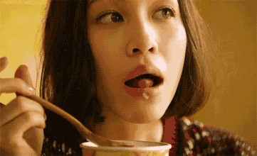 爽到满眼冒星星和着辣椒一起,也许吃到的是香香的肥肠或者牛肉,也许吃