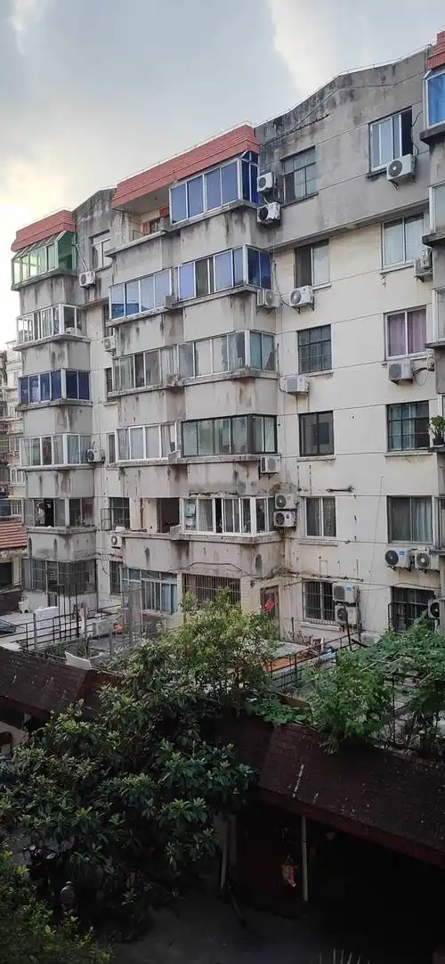 江苏南通旧楼翻新做真石漆20一个平方联系电话