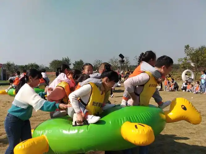 快学堂幼儿园"拥抱初冬,回归自然"亲子户外拓展