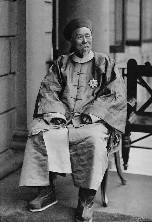 满清贵族不是生活讲究奢侈么为什么气质外观好像生活很贫苦呢恭亲王奕