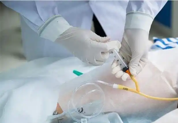 女子否认冒充护士拔病人尿管发千字长文为医生哥哥辩护真能编