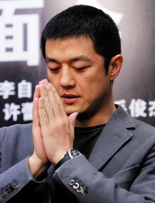 李亚鹏私密图片罕见曝光,拉王菲下水,网友:玩的真复杂