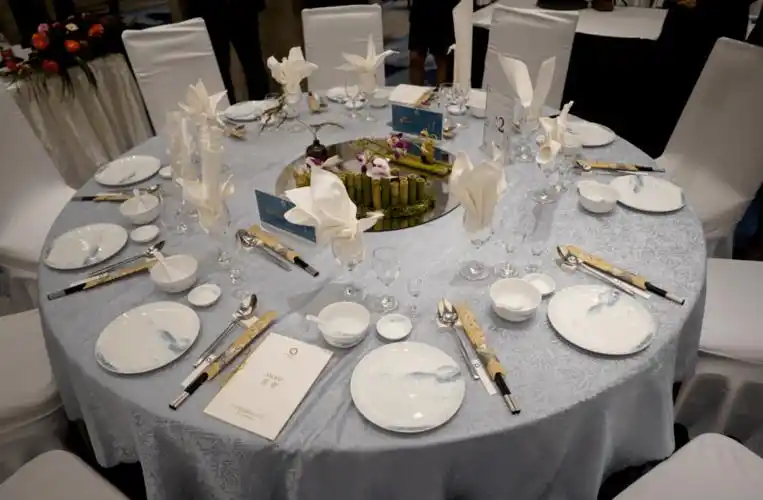 犹如"餐桌上的景点"一张好的摆台再将创意融入其中摆放时也悄无声息