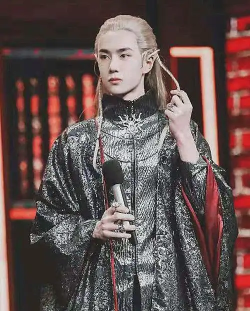 白发最考验颜值灿烈范丞丞没什么看到王一博意料之中