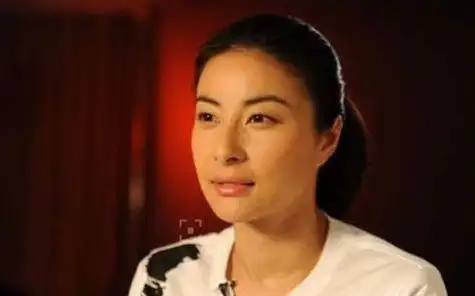 豪气郭晶晶女儿生有一对腰果眼爷爷给了10亿大红包