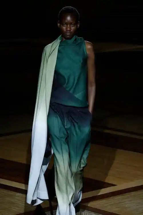 巴黎时装周——三宅一生品牌时装秀(2)