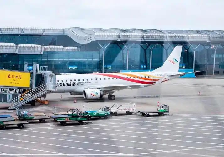 贵阳龙洞堡机场大角度侧倾离场及武汉空域云层飞越(贵阳-无锡e190执飞