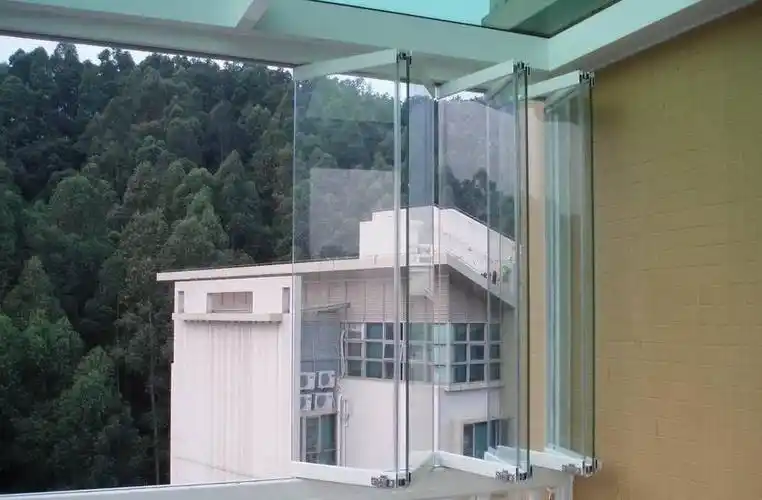 阳台万万不要装传统玻璃窗了,聪明人更爱用这种代替,漂亮又大气