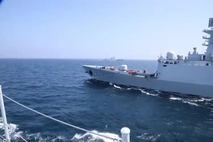 直击演训场,编队海上攻防特情不断|齐齐哈尔舰_新浪军事_新浪网