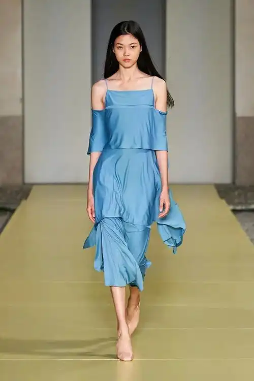 2021米兰春夏时装周美丽的事物带来新的希望下