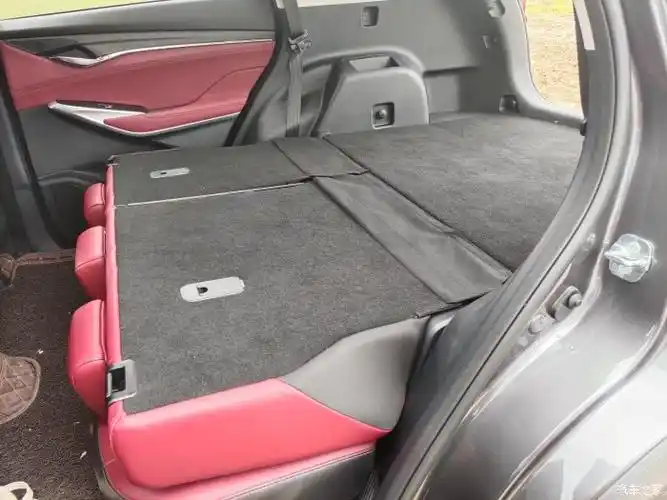 乘坐与尾箱空间共兼顾cs75plus实用性很高