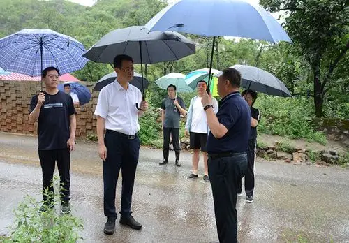 刘永胜晏中亚督导防汛工作