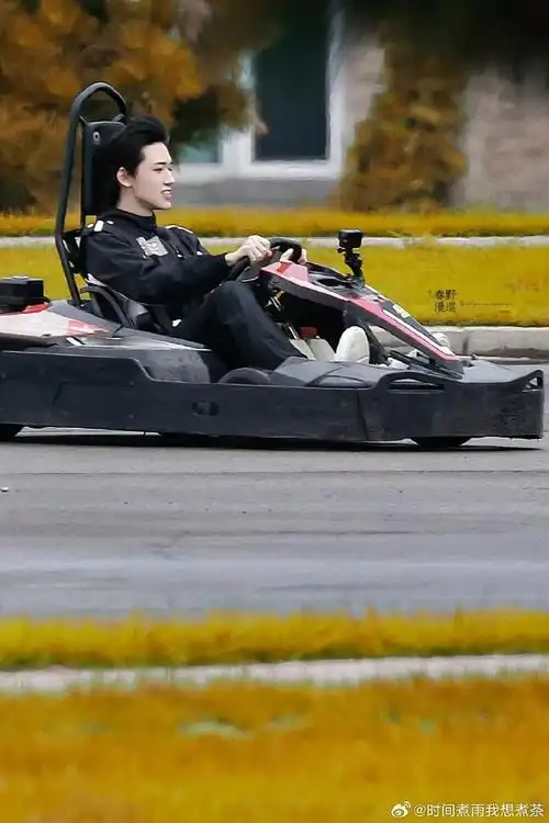 宋亚轩机车造型