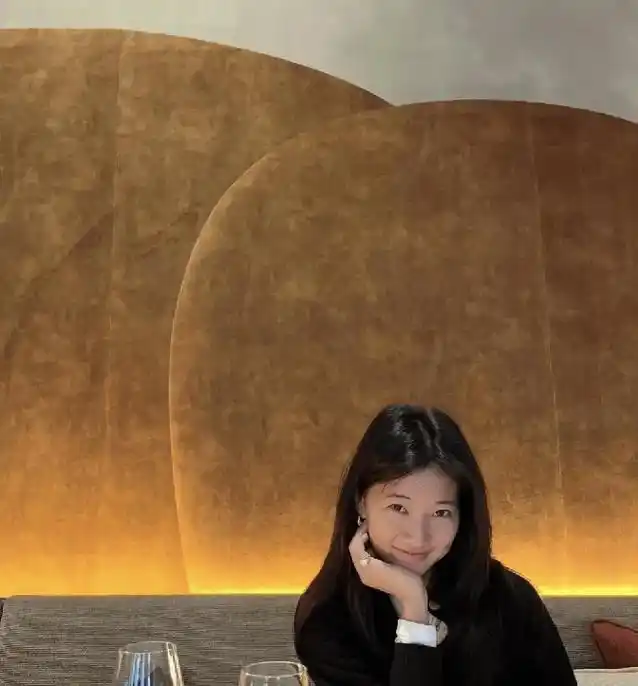 全家同游东京!知名港星郑丹瑞69岁被赞冻龄,女儿男友酷似黎明