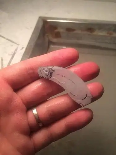 白冰银龙鱼雕刻过程