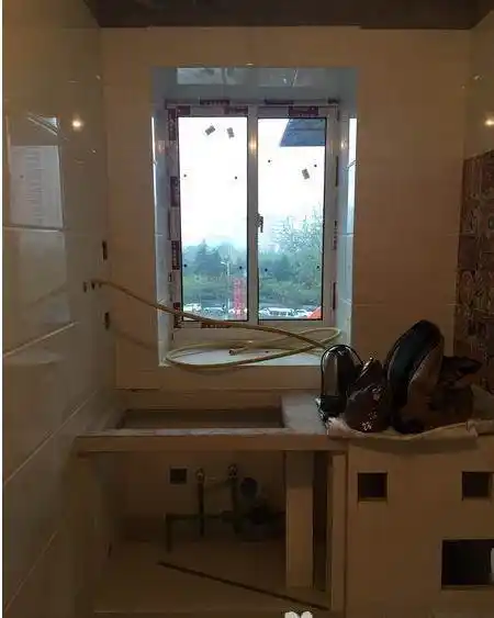 先说厨房吧,因为我家厨房原来是无烟灶台,但是我不喜欢无烟灶台又不想