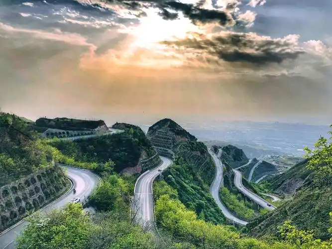 西安骊山最美环山路