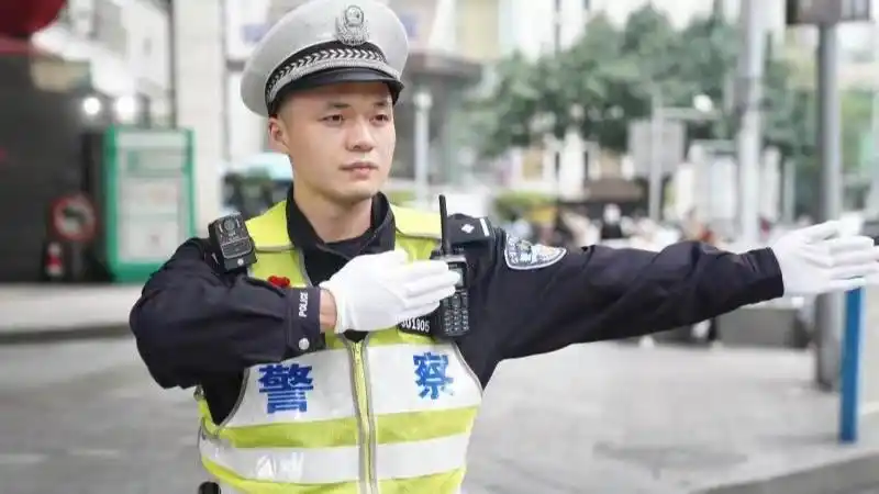 蒋光东救人是警察本能不出手会后悔一辈子