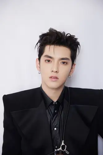 吴亦凡超话恭喜@mr_凡先生获得「微博年度全能唱作人」荣誉.