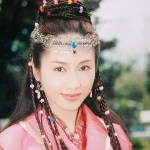 香港女星黎姿在社交平台发文庆祝自己的婚姻14周年.