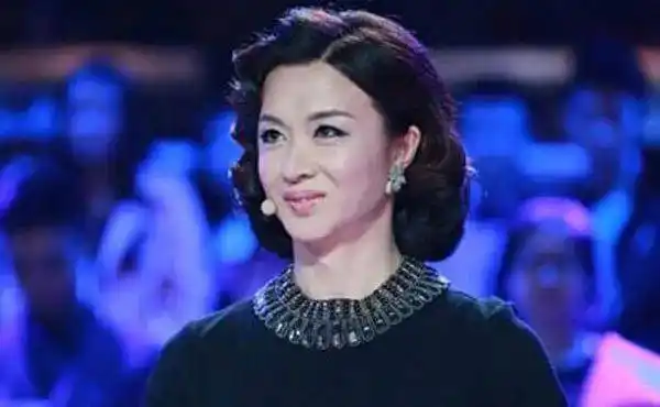 金星变性后,前妻肯波琳被影响,如今生活怎么样了?