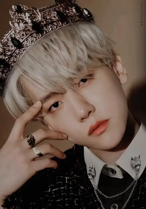 边伯贤合约到明年1月为止,目前正以今年内发行solo专辑为目标准备中!