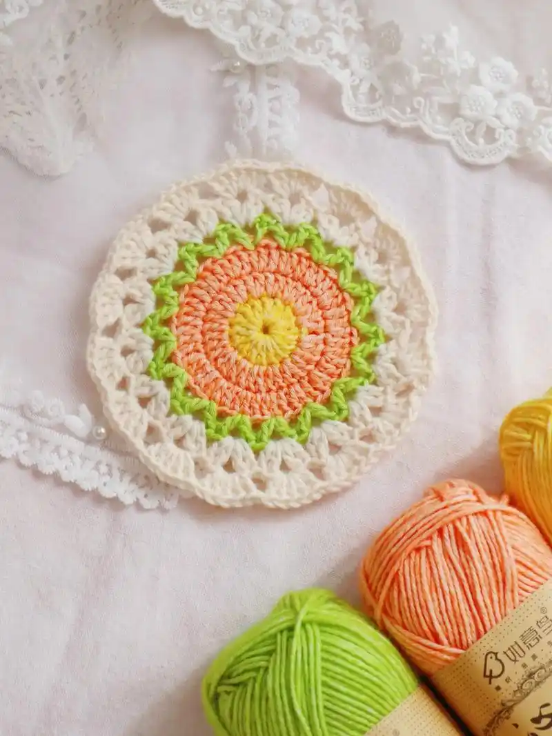 手工钩针编织毛线杯垫-附图解.材料:沁柔棉线:24号栀子黄1 - 抖音