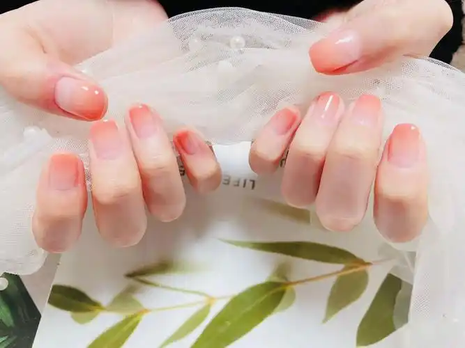 裸粉色渐变美甲小清新风美甲