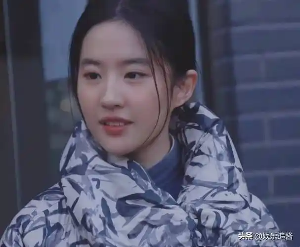 刘亦菲村姑造型"时尚犹存",身穿最"土"棉袄,打脸黑粉_偏见_角色_美颜