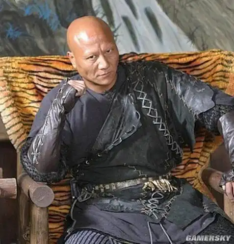 喷火眼神,满脸横肉,连笑起来都让人觉得是邪恶的,真是不演反派都没