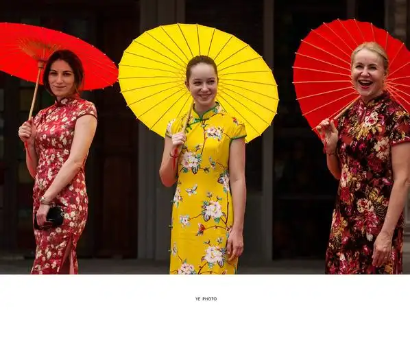 俄罗斯美女演绎旗袍魅力