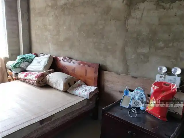 陆牮禧家里的卧室一角.广西新闻网记者 黎莹莹 摄