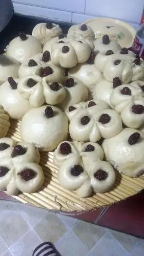 老同学心灵手巧,做出来的枣花馒头诱人叫绝!