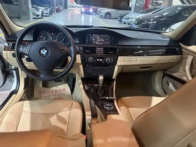 2010款进口宝马320i豪华版