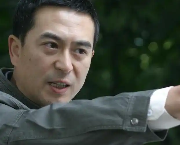 张嘉译:前妻杜珺让他伤心,遇到王海燕后,家庭幸福美满