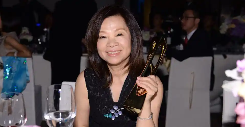 例外董事长毛继鸿(左二),dior美容公关传讯总监郭敬红(左三),音乐家