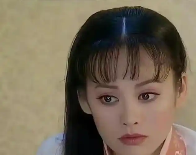 《孝庄秘史》是宁静入行不久之后拍摄的一部古装剧.