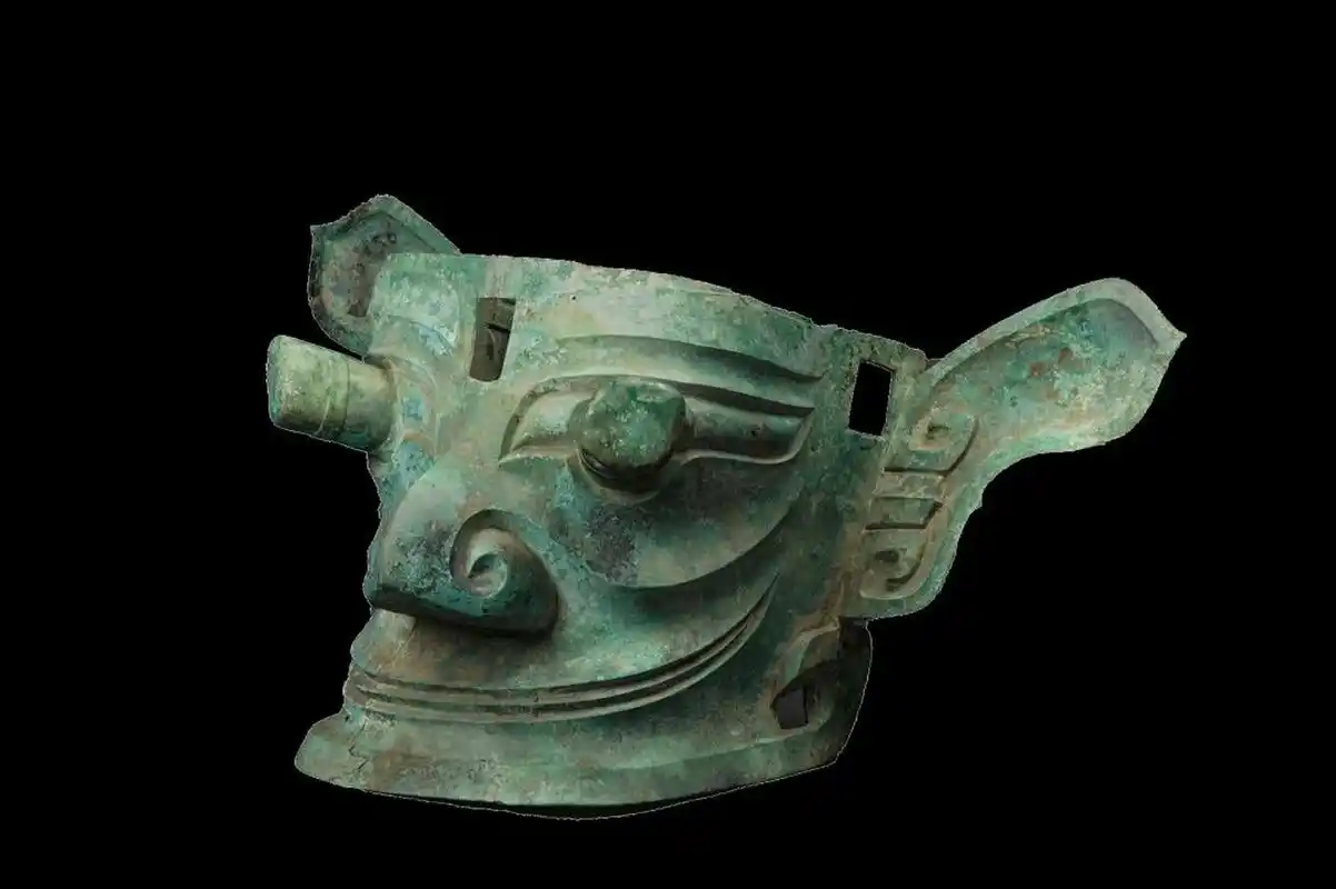 60 青铜纵目面具 商铜纵目面具为商代中晚期青铜器,该面具于1986年