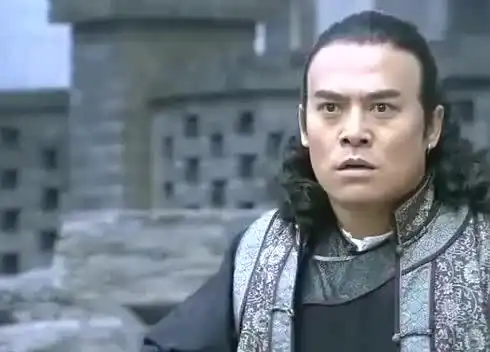 打狗棍:那图鲁把刀扔出去,一下子扎进了这个人的眼里,太厉害了