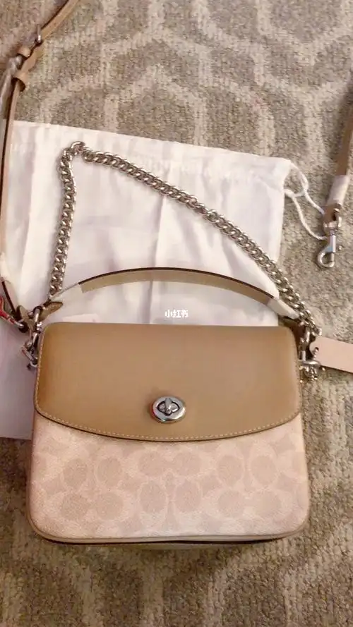 神包coachcassie19居然配了三根肩带