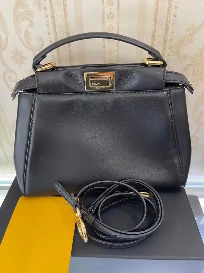 fendipeekaboo芬迪小猫包