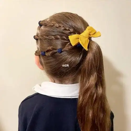 小女孩发型简单扎发之好看的蝴蝶结侧马尾
