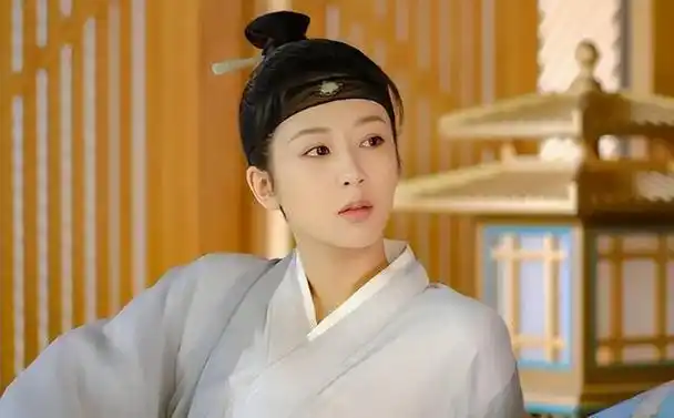 杨紫再谈小雪 20年情谊超越荧屏,与张一山共证友谊长存