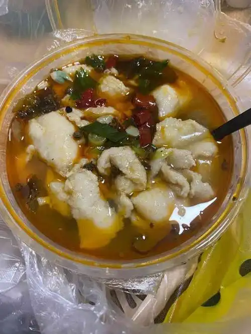 打分 太差了,这个外卖酸菜鱼又冷又咸,无语