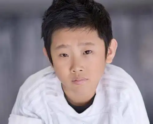 他演了15年的小朋友今年32岁娶老婆被称像母子