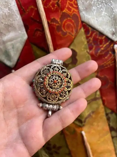 莲师嘎乌盒吊坠释迦族工艺精致小巧