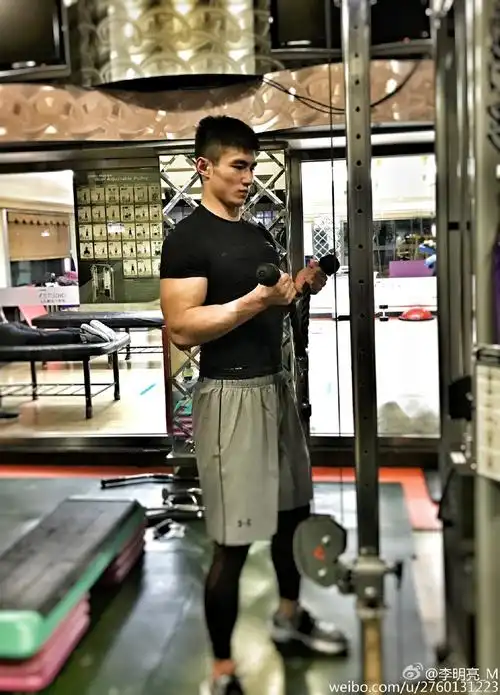 《散打帅哥李明亮》《散打帅哥李明亮》《散打帅哥李明亮》《散打帅哥