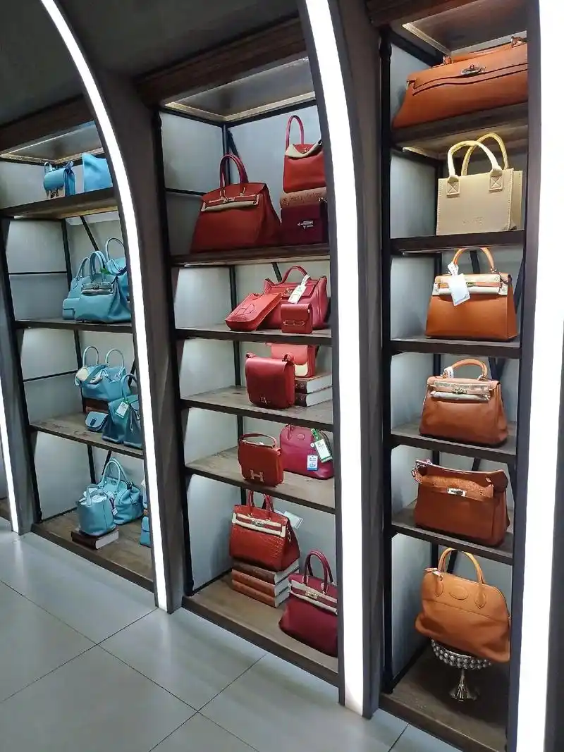 闺蜜的朋友送了她一支爱马仕包包,由于不 - 抖音