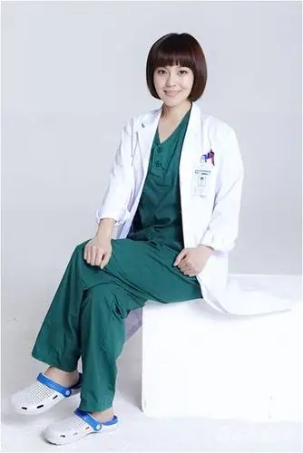 张佳宁拍青年医生太平间太惊魂